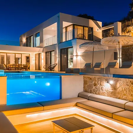 Kefalonia Grande Mansion וילה איה אפימיה