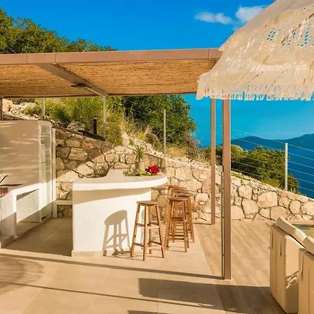 Kefalonia Grande Mansion וילה איה אפימיה