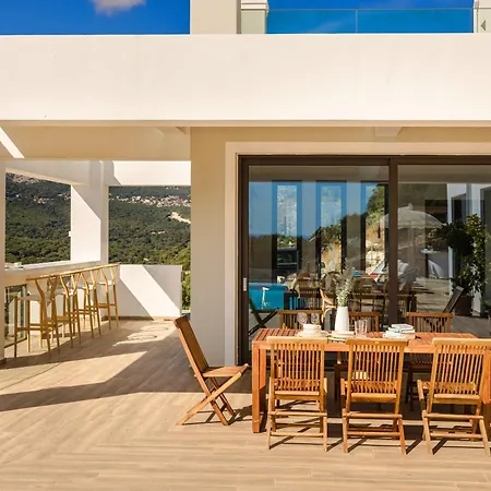 Kefalonia Grande Mansion וילה איה אפימיה